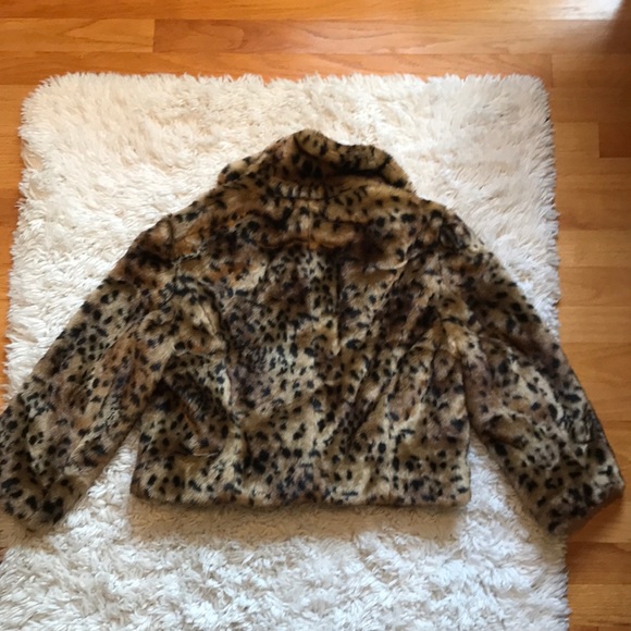 💛Faux fur leopard cropped jacket from LOFT🐆 - Picture 7 of 8
